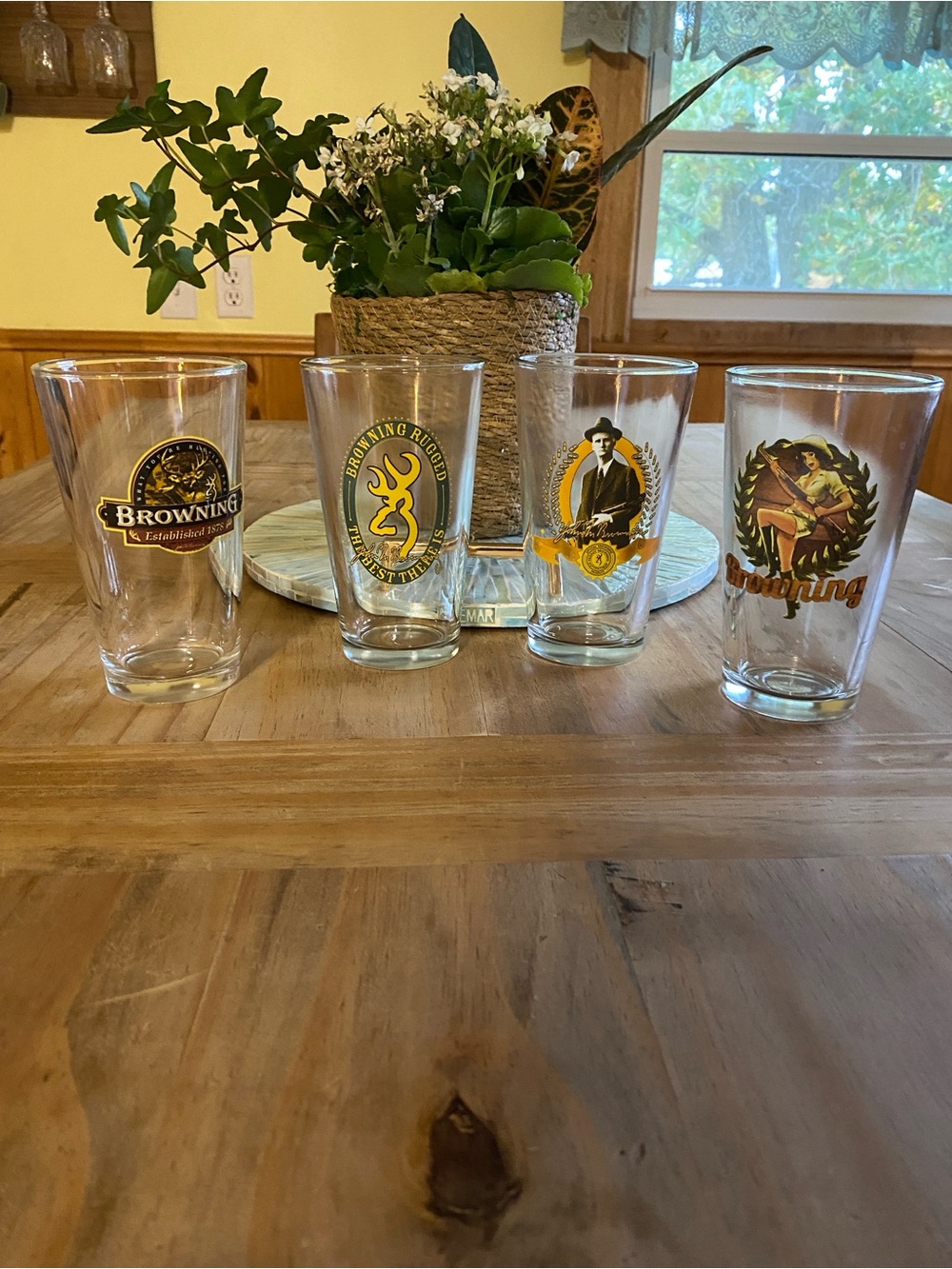 Browning Clear Pint Glasses with Yellow and Gold Logos - Set of 4